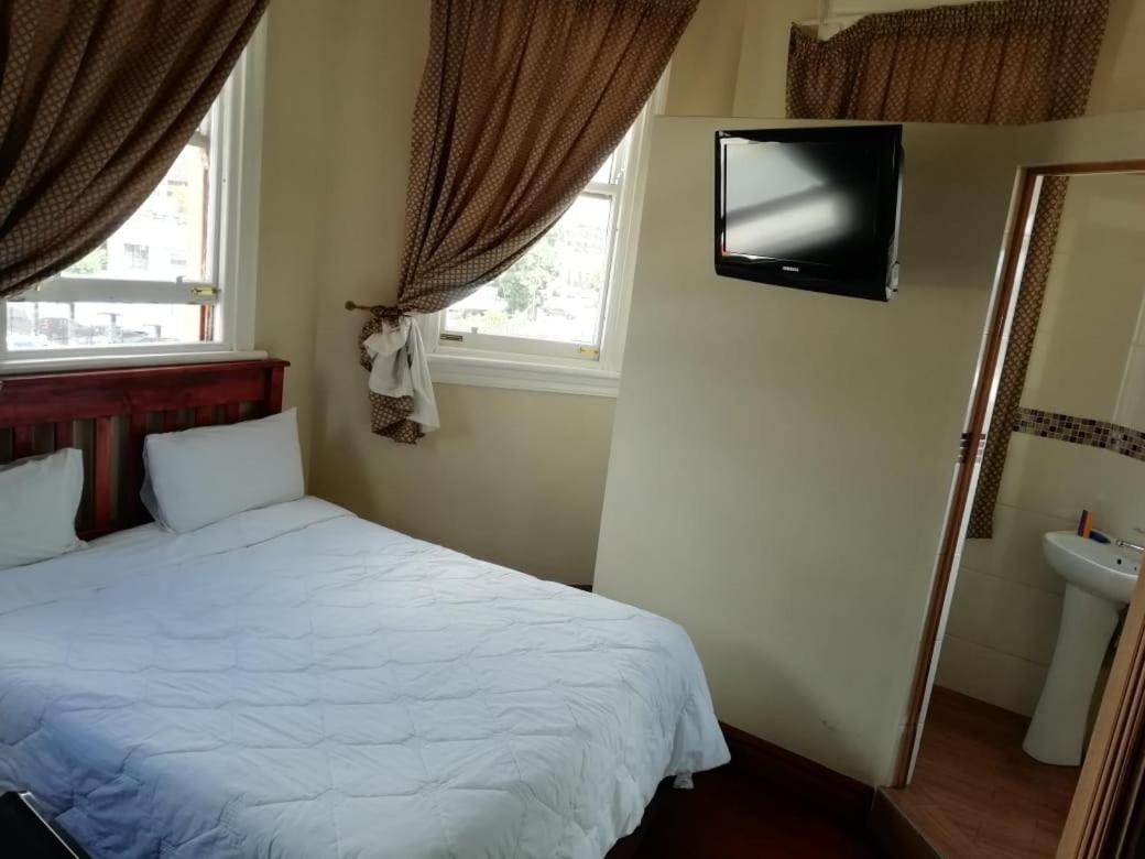 Victoria Hotel Pretoria-Noord Eksteriør bilde
